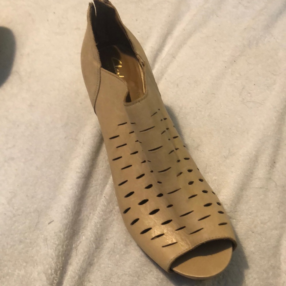 Clarks open toe shooter. Cream colored 3 inch heel